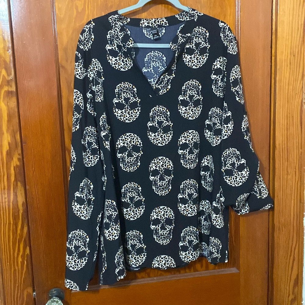 Womens 4XL Emery Rose top with leopard skulls. Never worn.